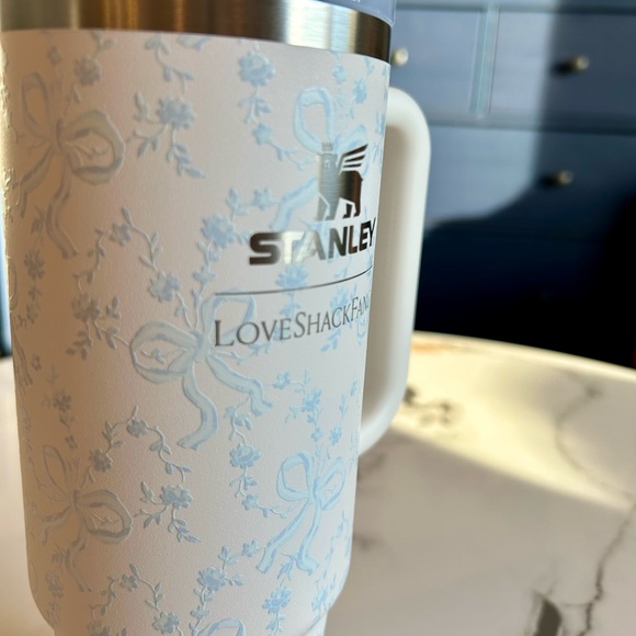 Stanley LoveShackFancy Coquette Bow Winter Ice Quencher 30oz ProTour Flip Straw - Picture 4 of 12